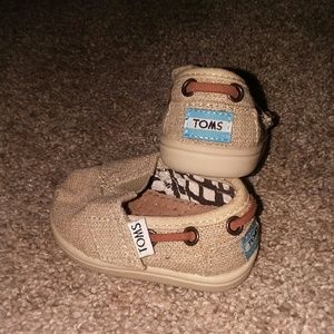 Toms size 2
